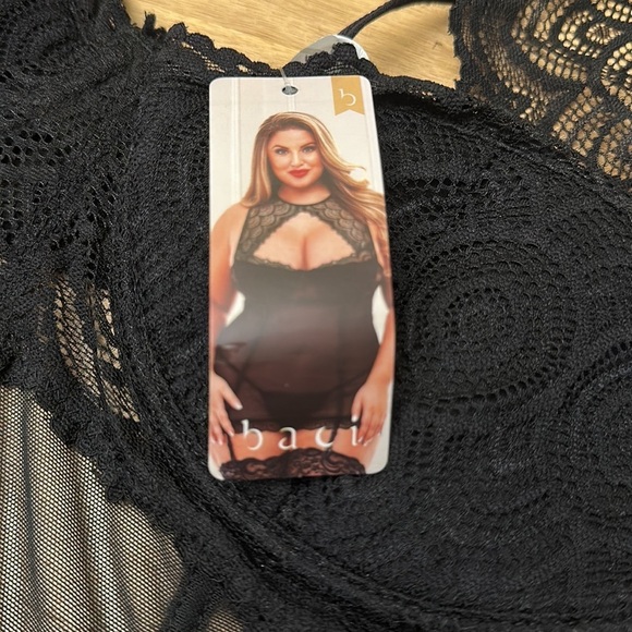 BACI ⭐️ lace halter mini dress with garters - Picture 5 of 9